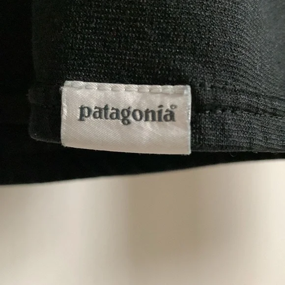 Patagonia baselayer women’s size S black skiing, winter, outdoor shirt - Picture 2 of 5